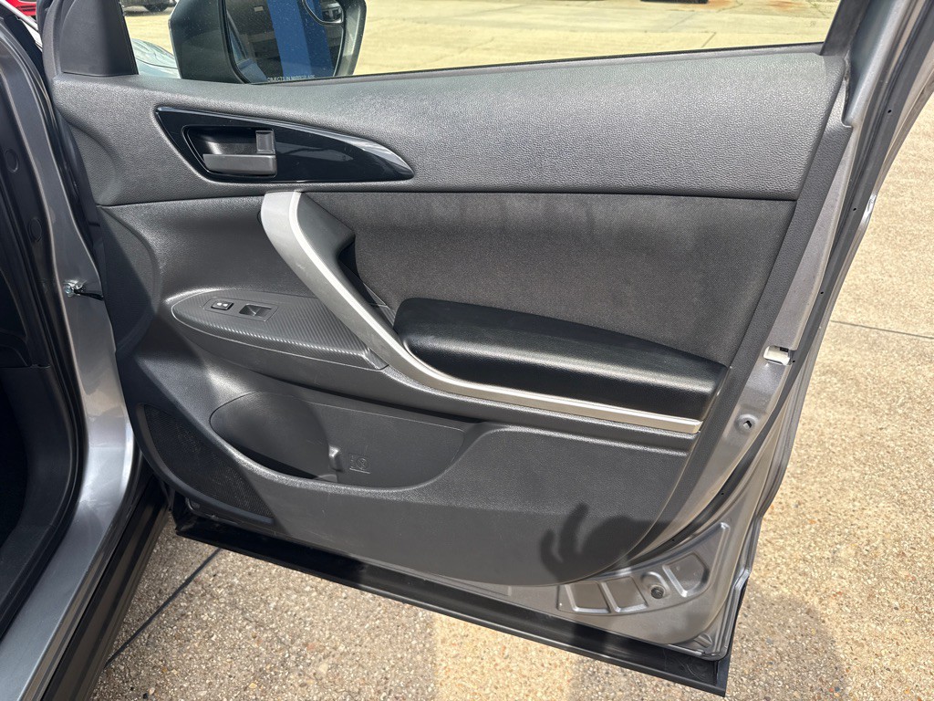 2020 Mitsubishi Eclipse Image 31