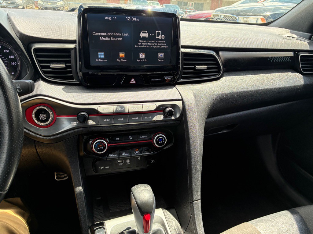 2020 Hyundai Veloster Image 12