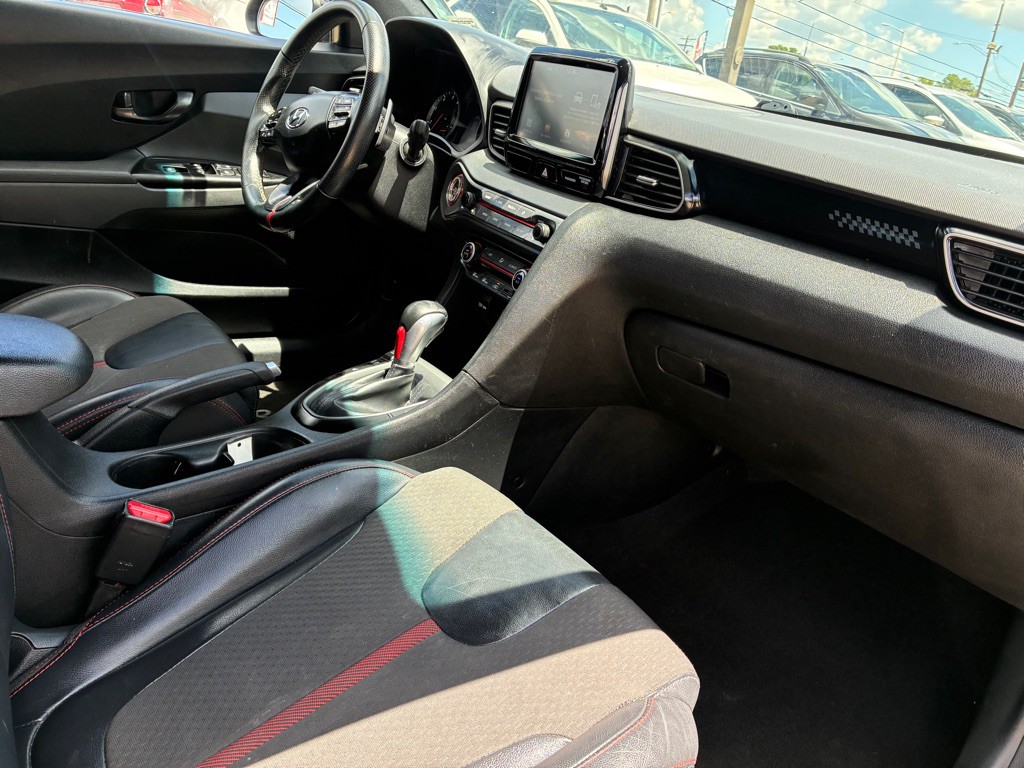 2020 Hyundai Veloster Image 22