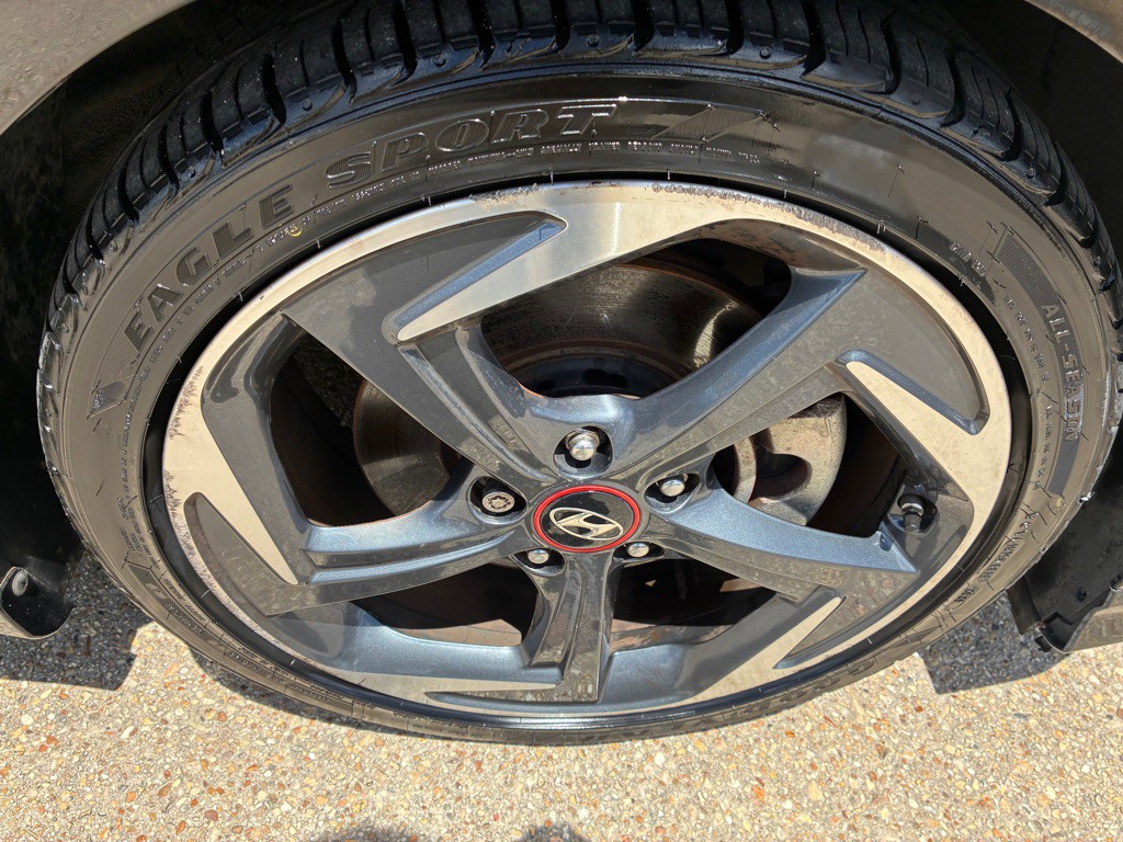 2020 Hyundai Veloster Image 24