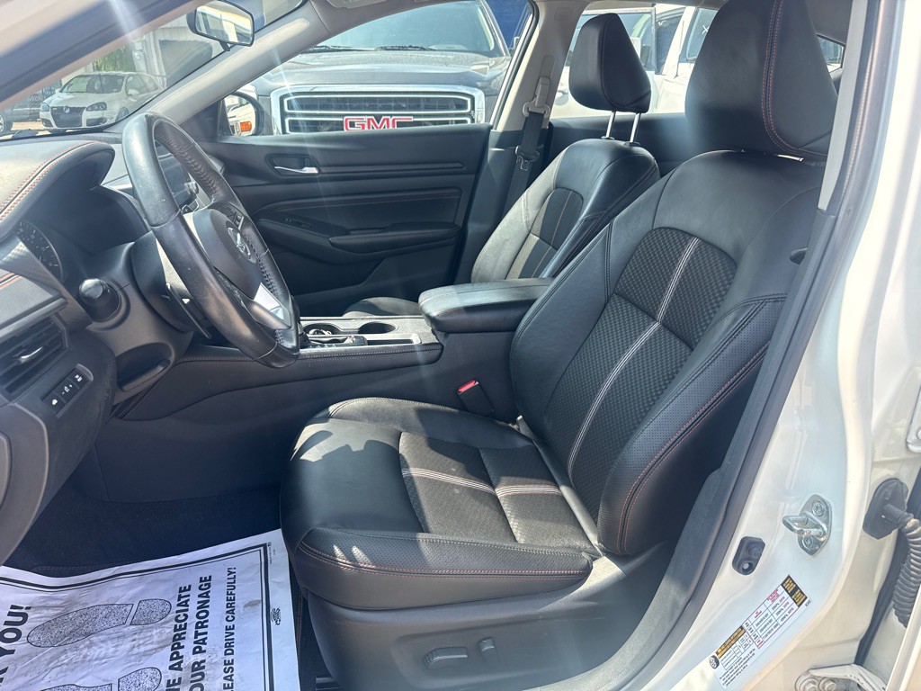2022 Nissan Altima Image 10