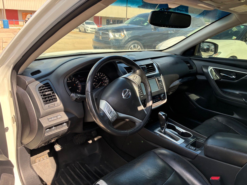 2016 Nissan Altima Image 9