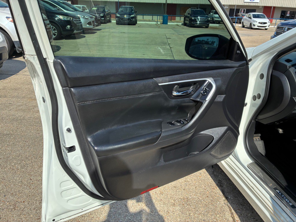 2016 Nissan Altima Image 10