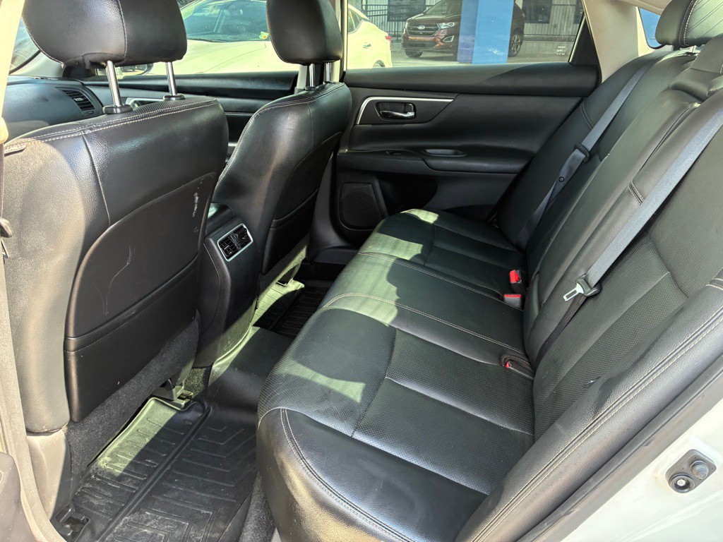 2016 Nissan Altima Image 17