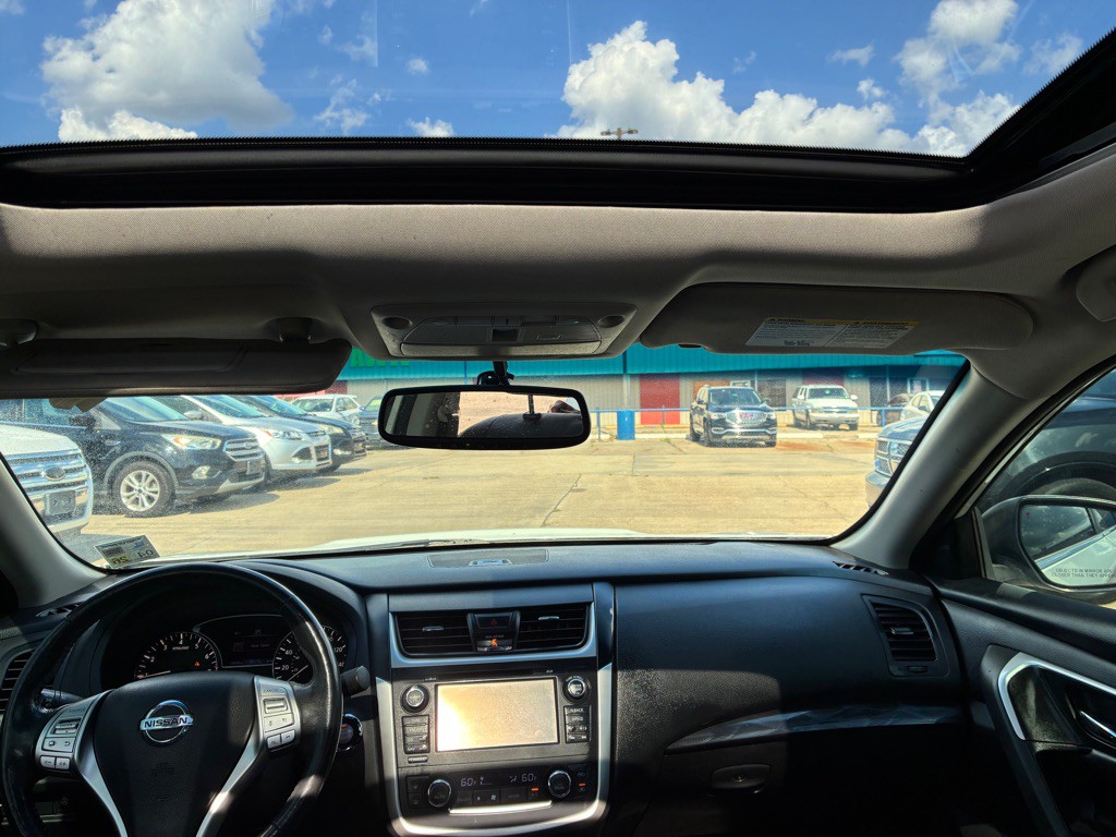 2016 Nissan Altima Image 19