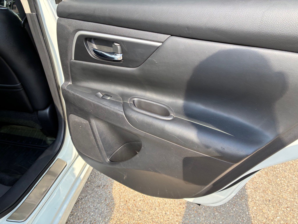 2016 Nissan Altima Image 23