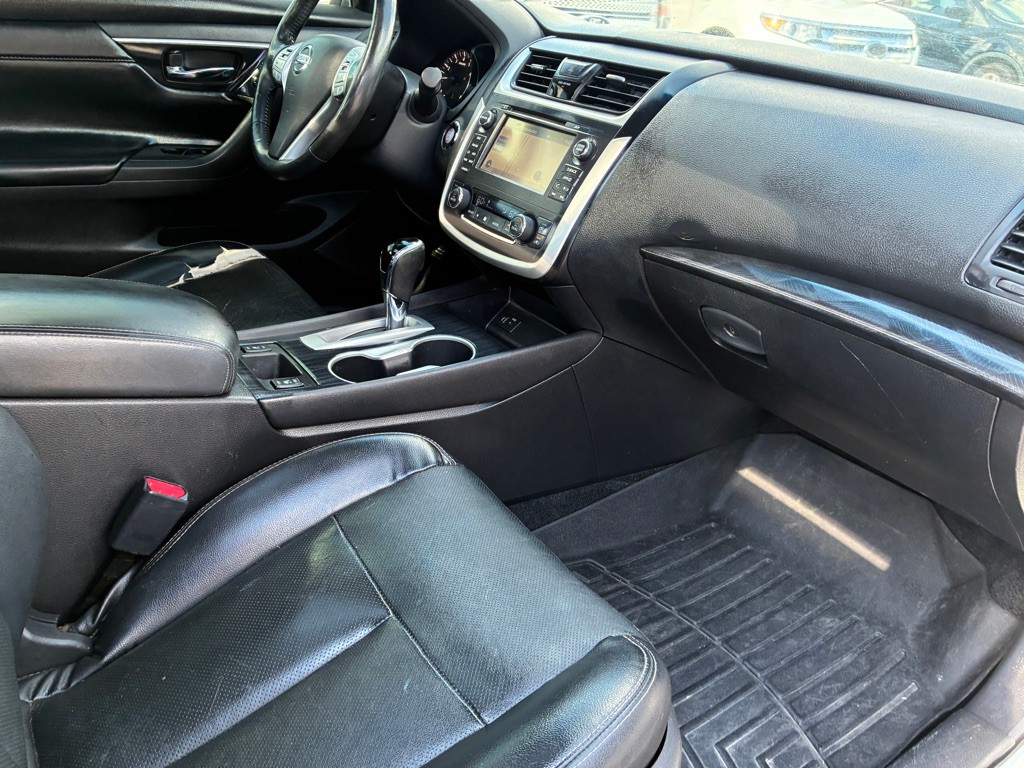 2016 Nissan Altima Image 24