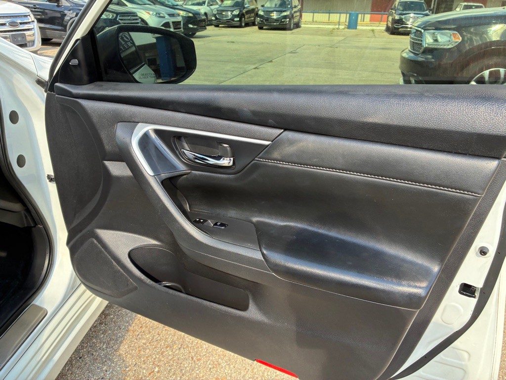 2016 Nissan Altima Image 25