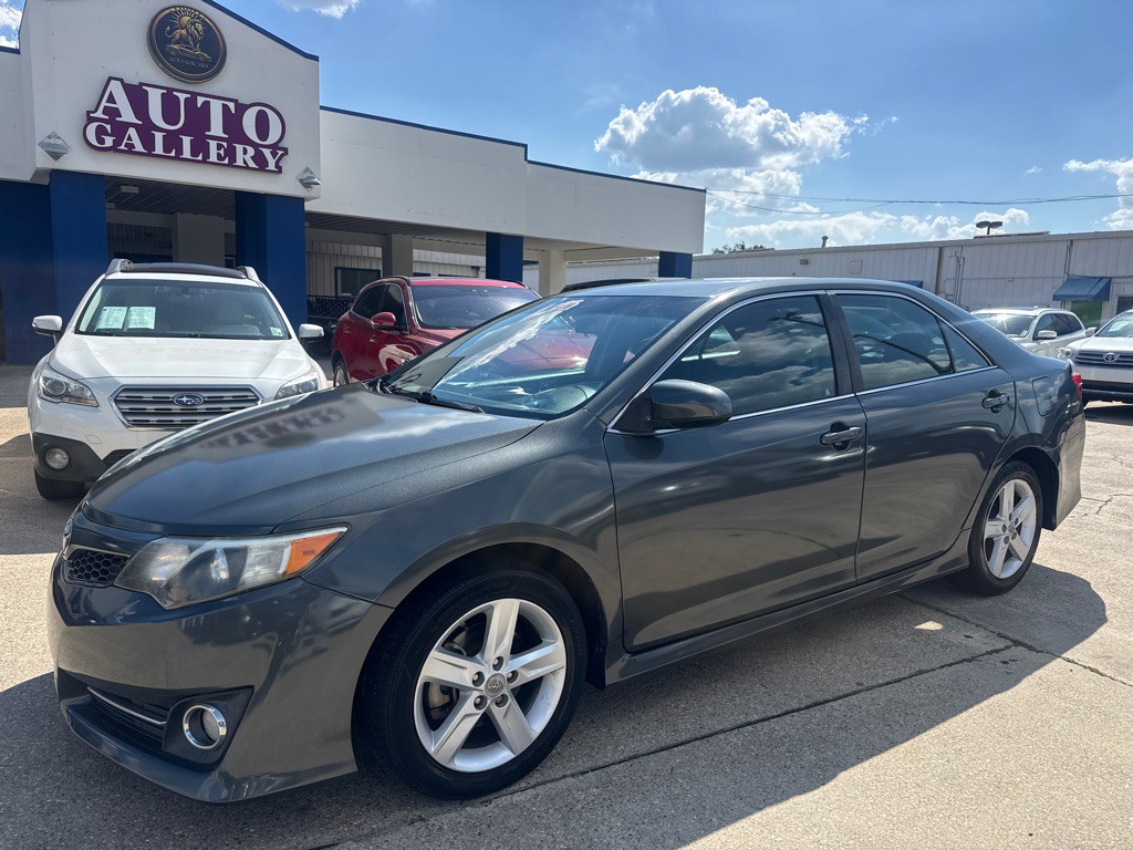 2012 Toyota Camry Image 2