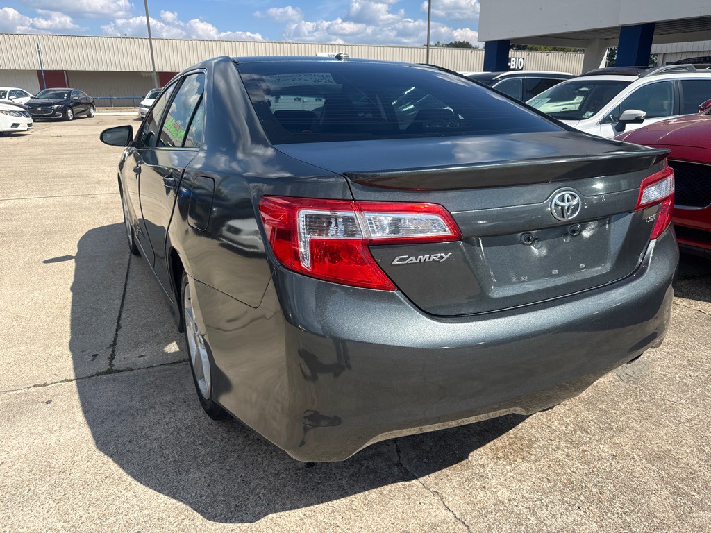 2012 Toyota Camry Image 8