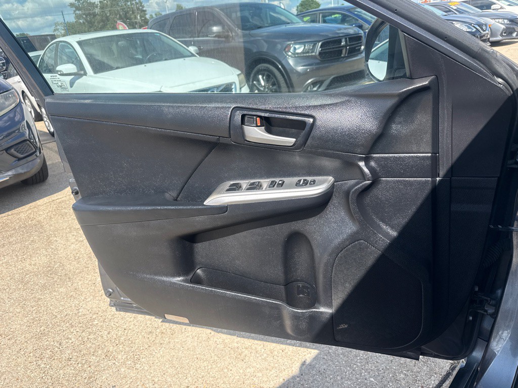 2012 Toyota Camry Image 17
