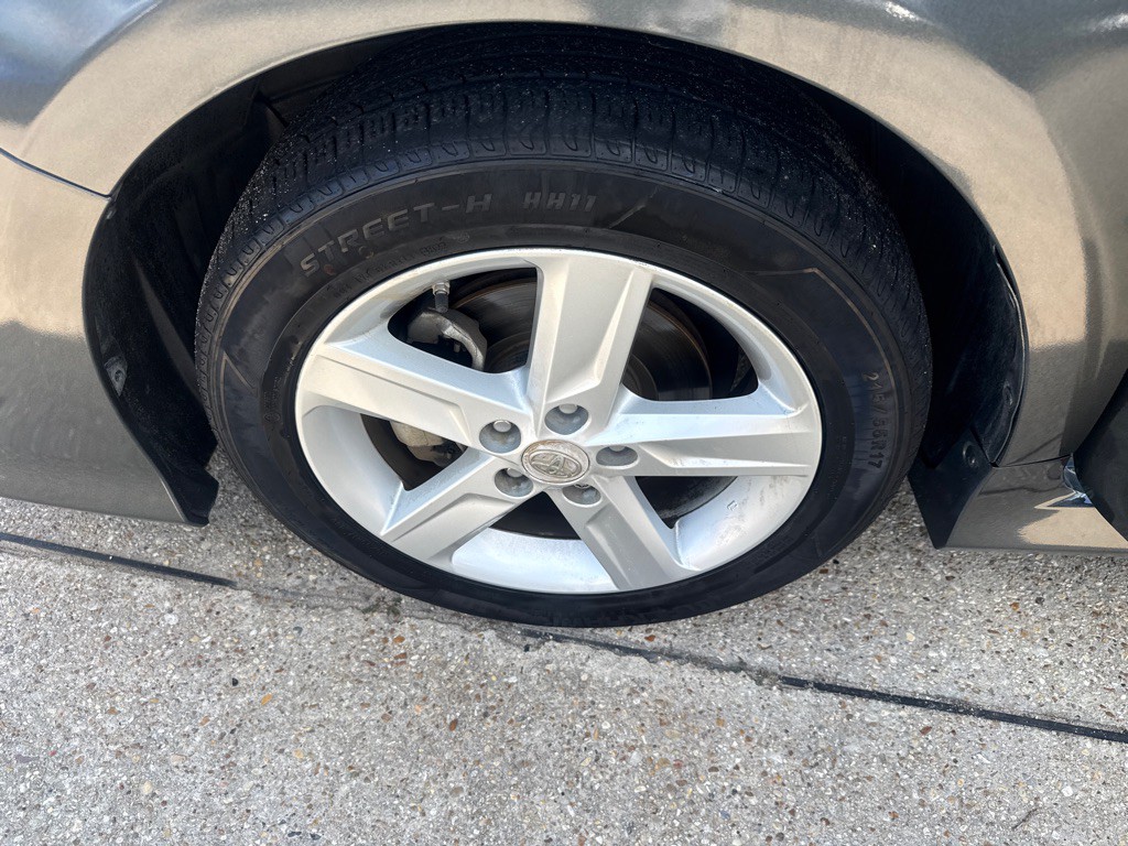2012 Toyota Camry Image 28