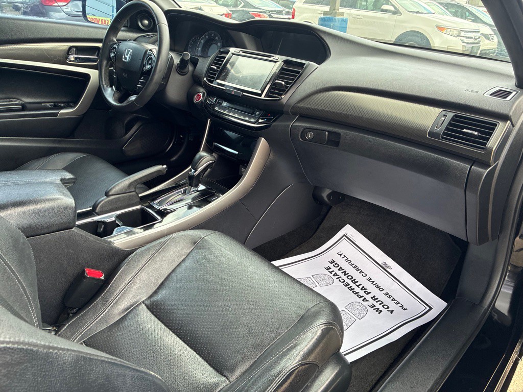 2017 Honda Accord Image 16