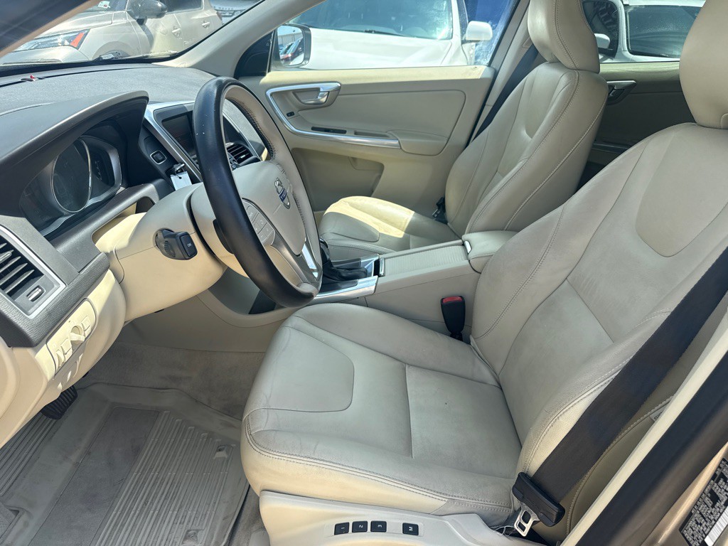 2016 Volvo XC60 Image 10