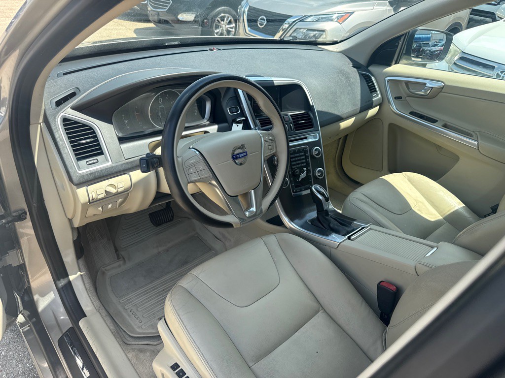 2016 Volvo XC60 Image 11