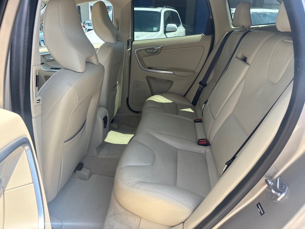 2016 Volvo XC60 Image 12