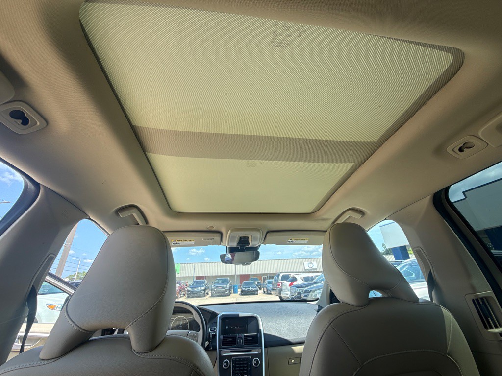 2016 Volvo XC60 Image 14