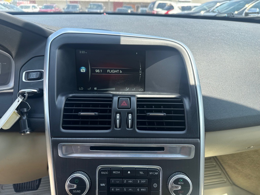 2016 Volvo XC60 Image 16