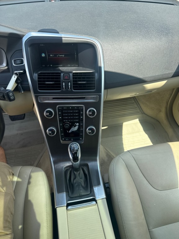 2016 Volvo XC60 Image 17