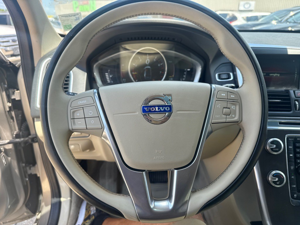2016 Volvo XC60 Image 18