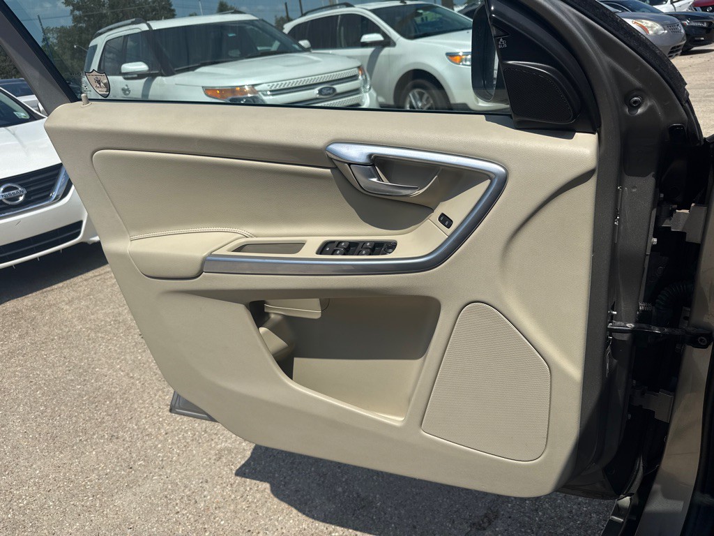 2016 Volvo XC60 Image 22