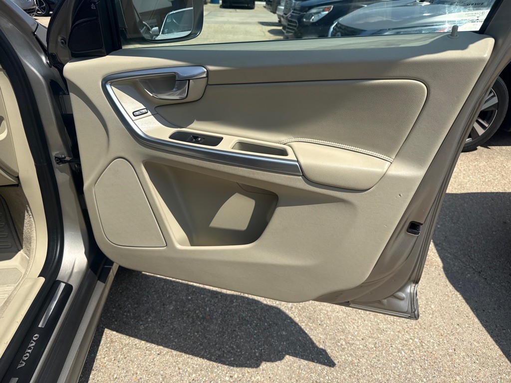 2016 Volvo XC60 Image 30