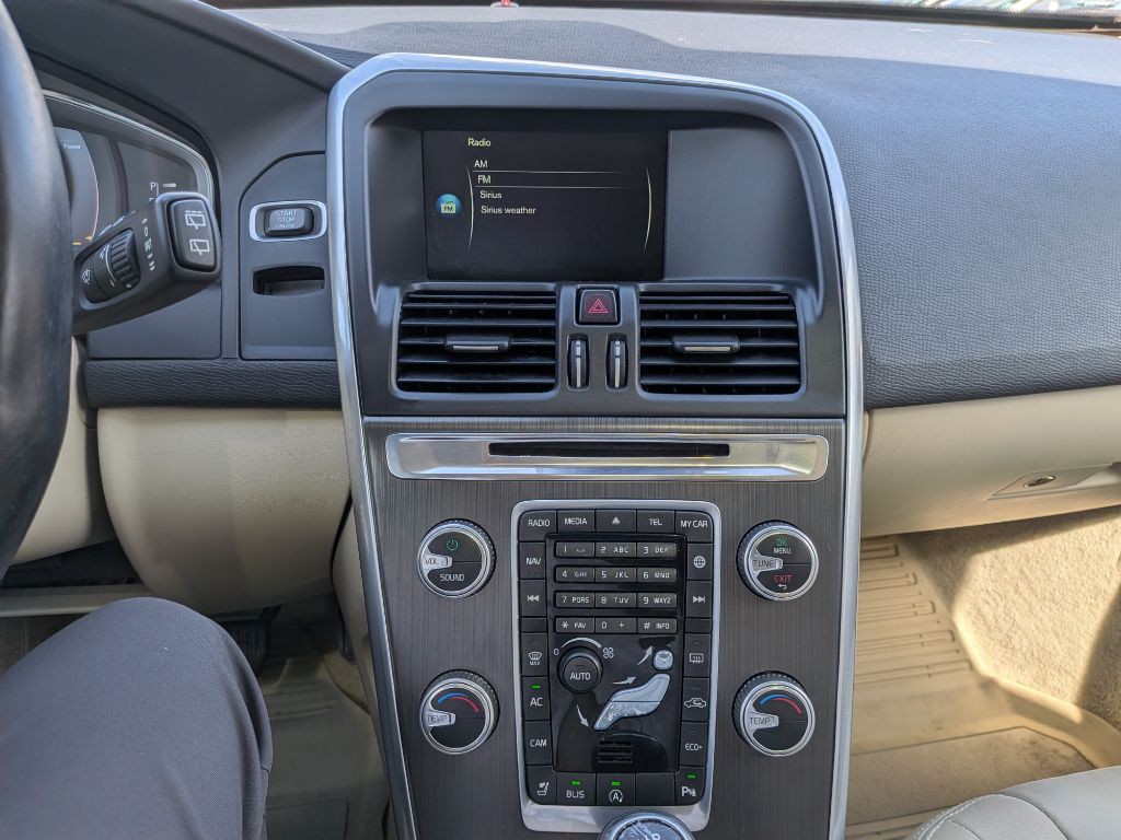 2016 Volvo XC60 Image 9