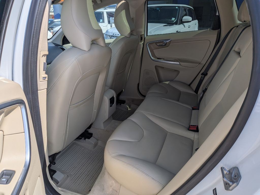 2016 Volvo XC60 Image 11