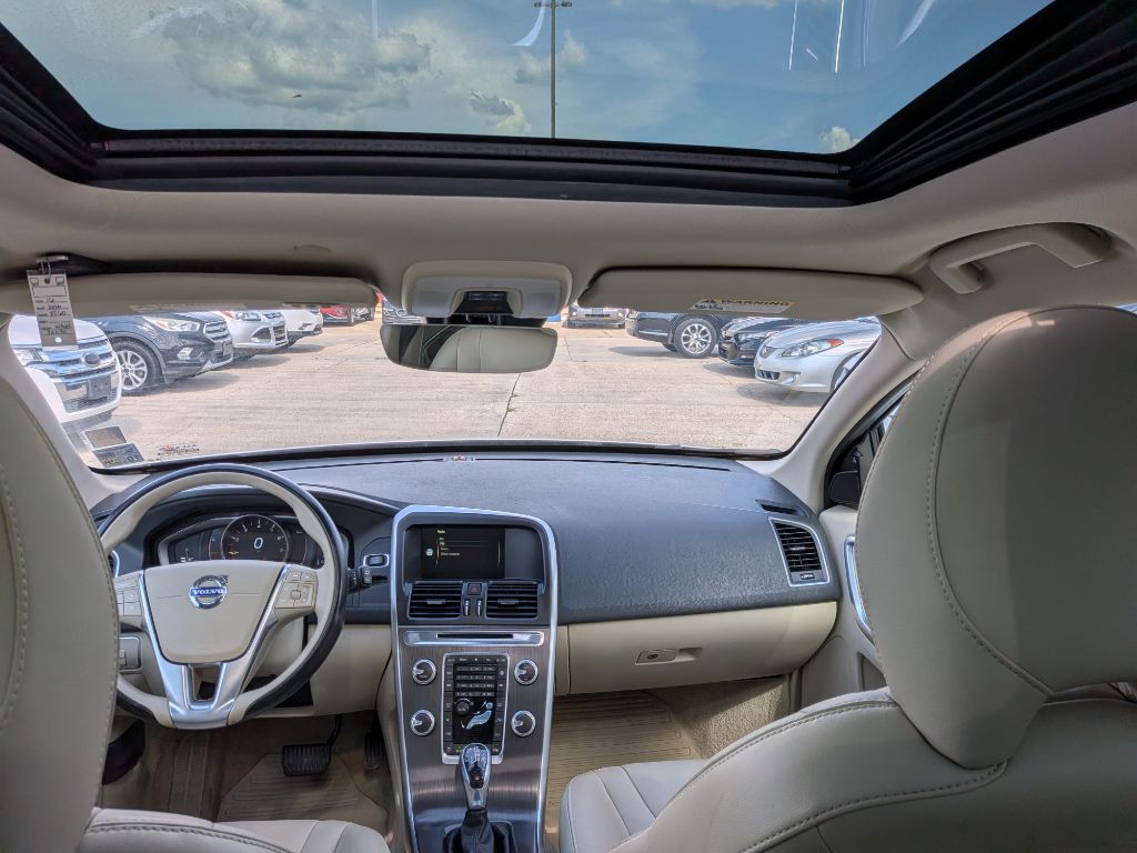 2016 Volvo XC60 Image 13