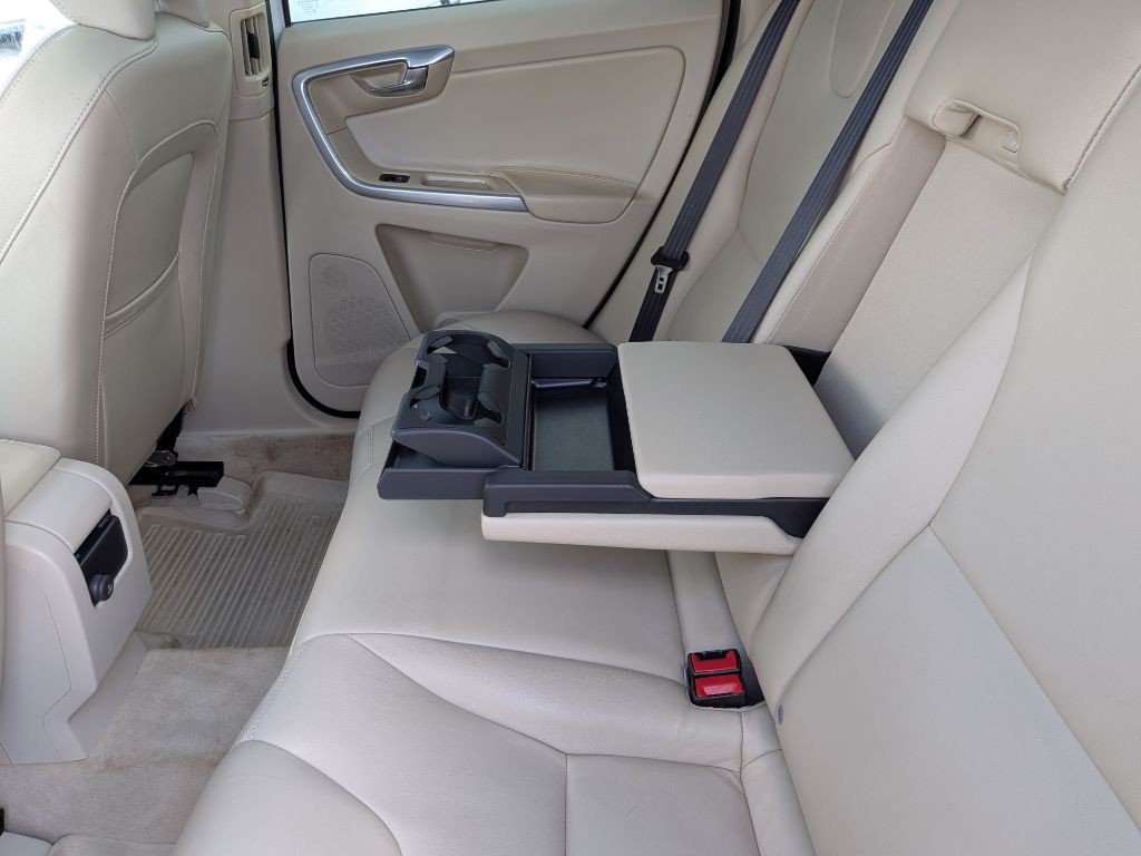 2016 Volvo XC60 Image 14
