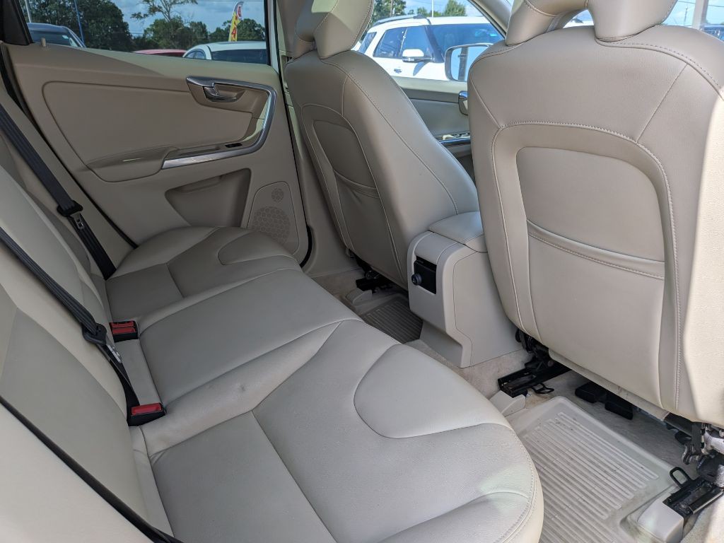 2016 Volvo XC60 Image 18