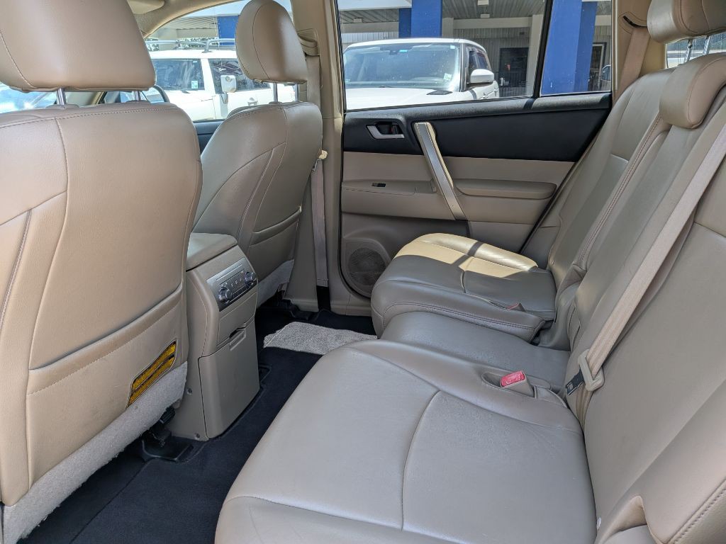 2013 Toyota Highlander Image 14