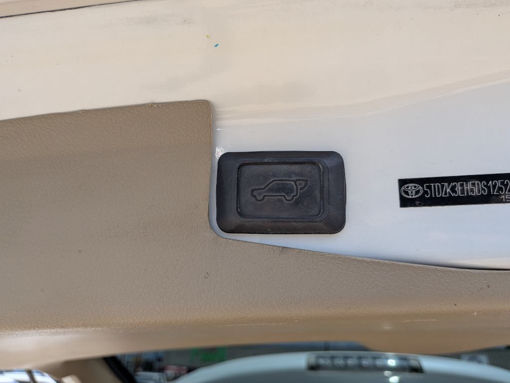 2013 Toyota Highlander Image 20