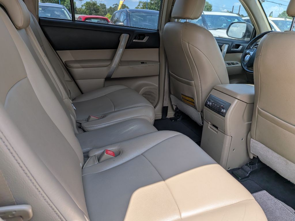 2013 Toyota Highlander Image 21