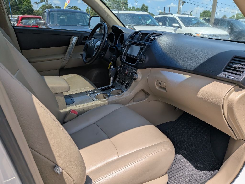 2013 Toyota Highlander Image 23