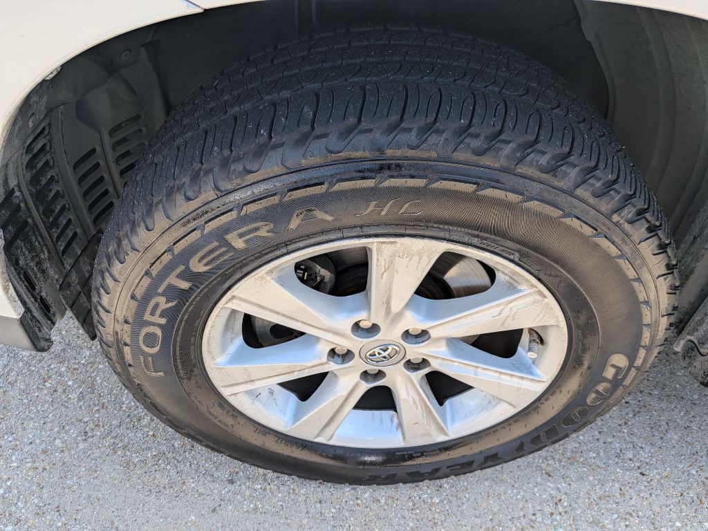 2013 Toyota Highlander Image 28