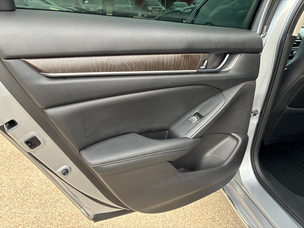 2019 Honda Accord Image 16