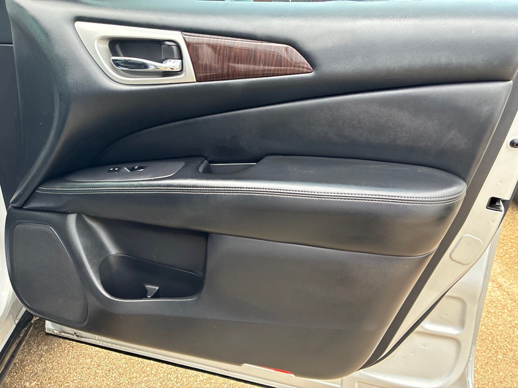 2013 Nissan Pathfinder Image 30