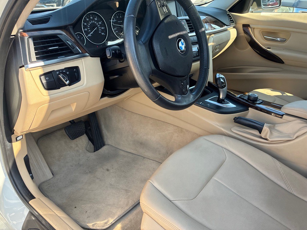 2014 BMW 3 Series Image 10