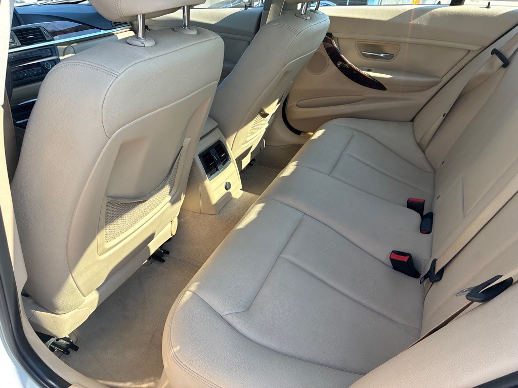2014 BMW 3 Series Image 15