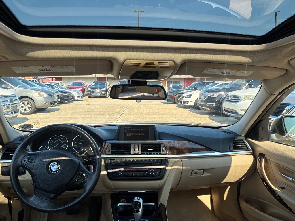 2014 BMW 3 Series Image 17