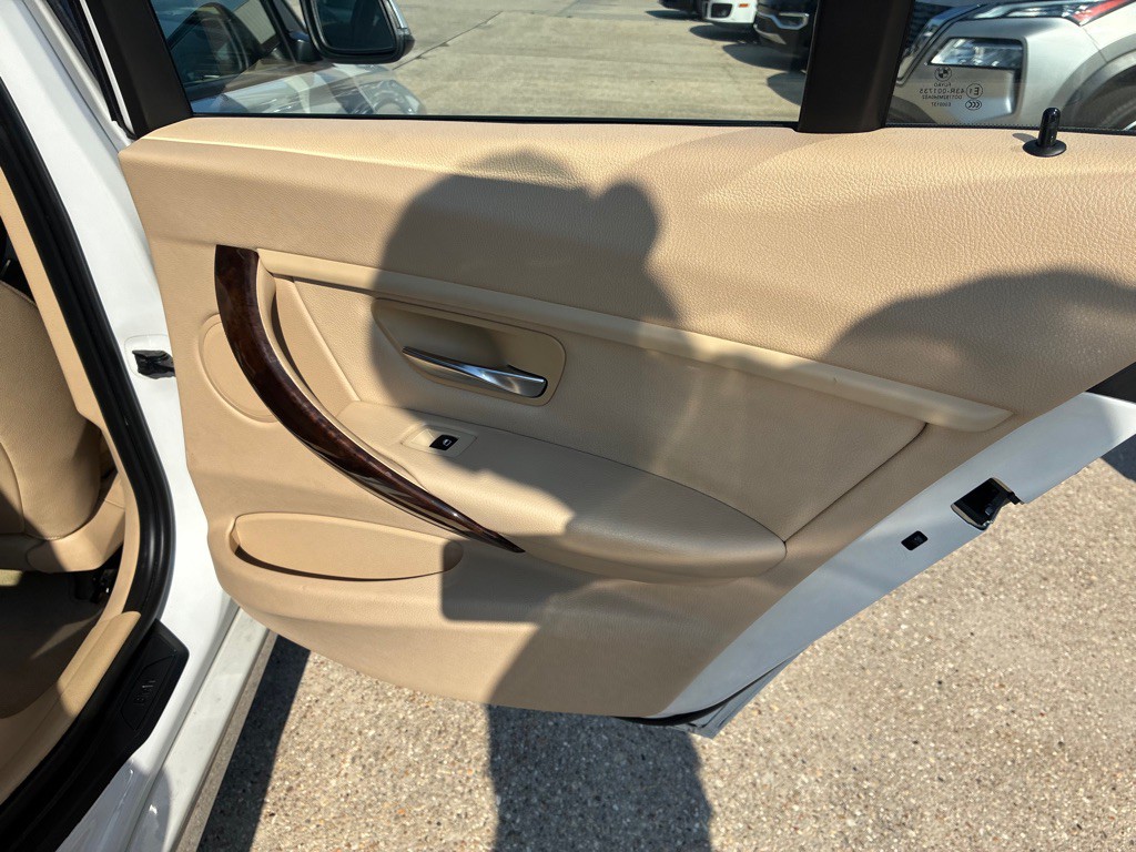 2014 BMW 3 Series Image 19