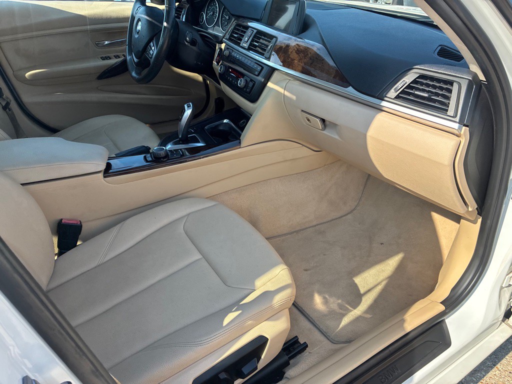 2014 BMW 3 Series Image 20
