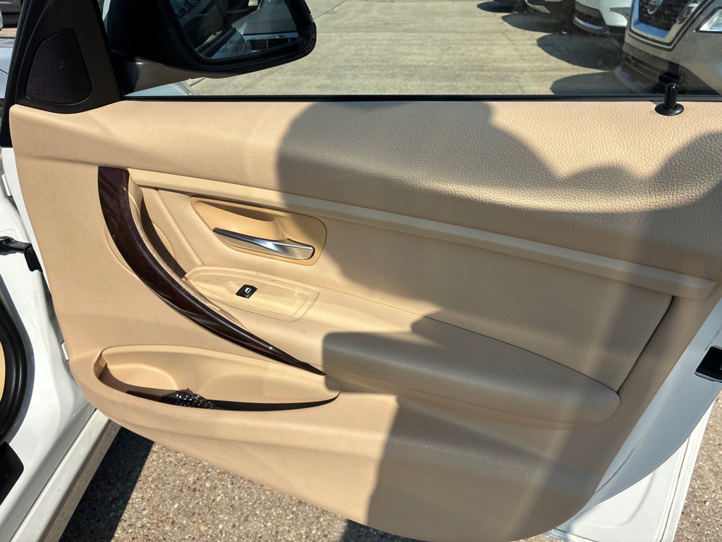 2014 BMW 3 Series Image 21