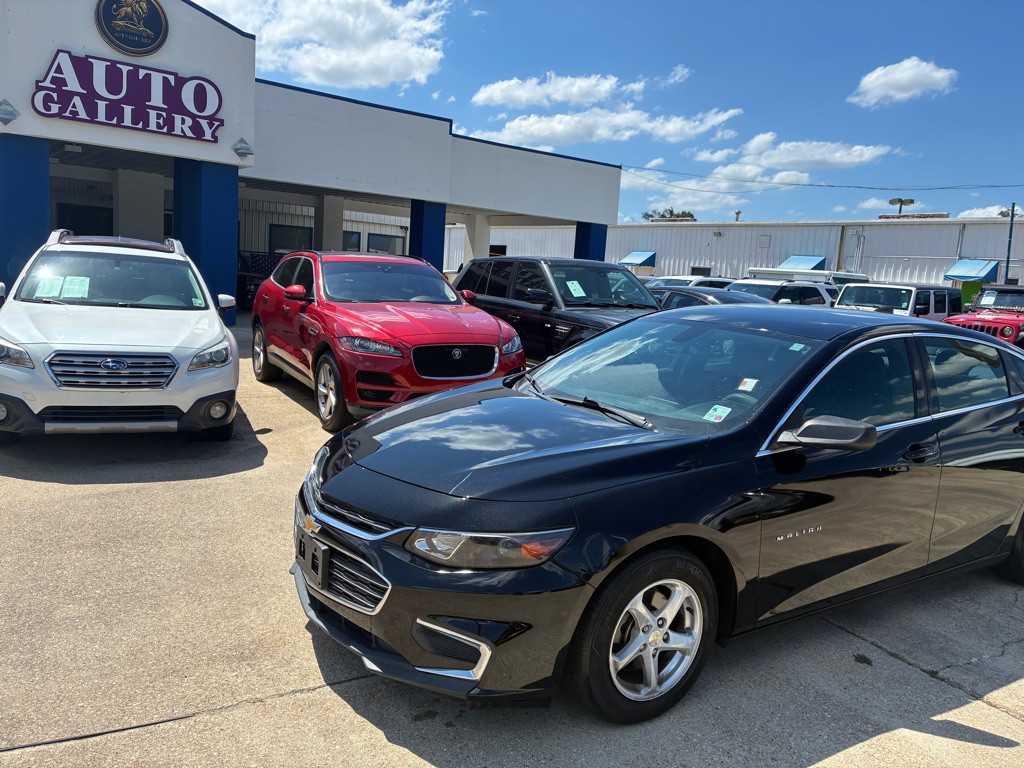 2017 Chevrolet Malibu Image 2