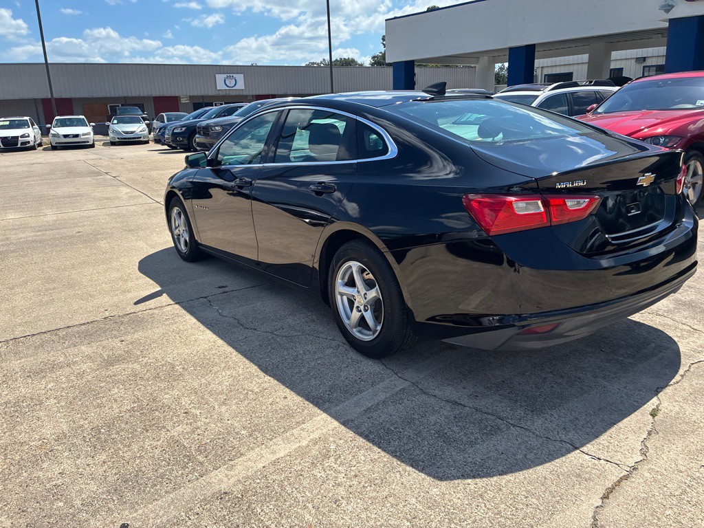 2017 Chevrolet Malibu Image 8