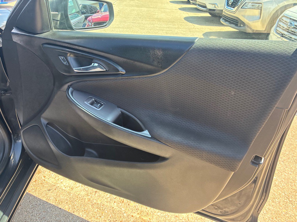 2017 Chevrolet Malibu Image 21