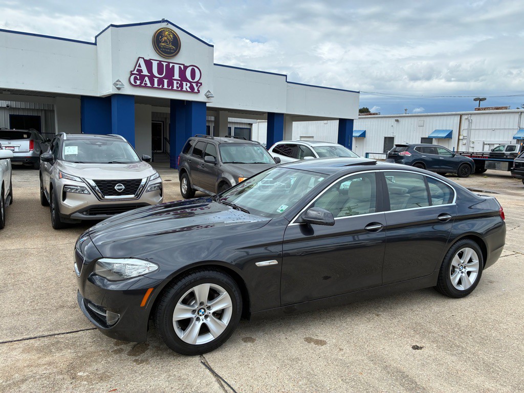 2011 BMW 5 Series Image 1