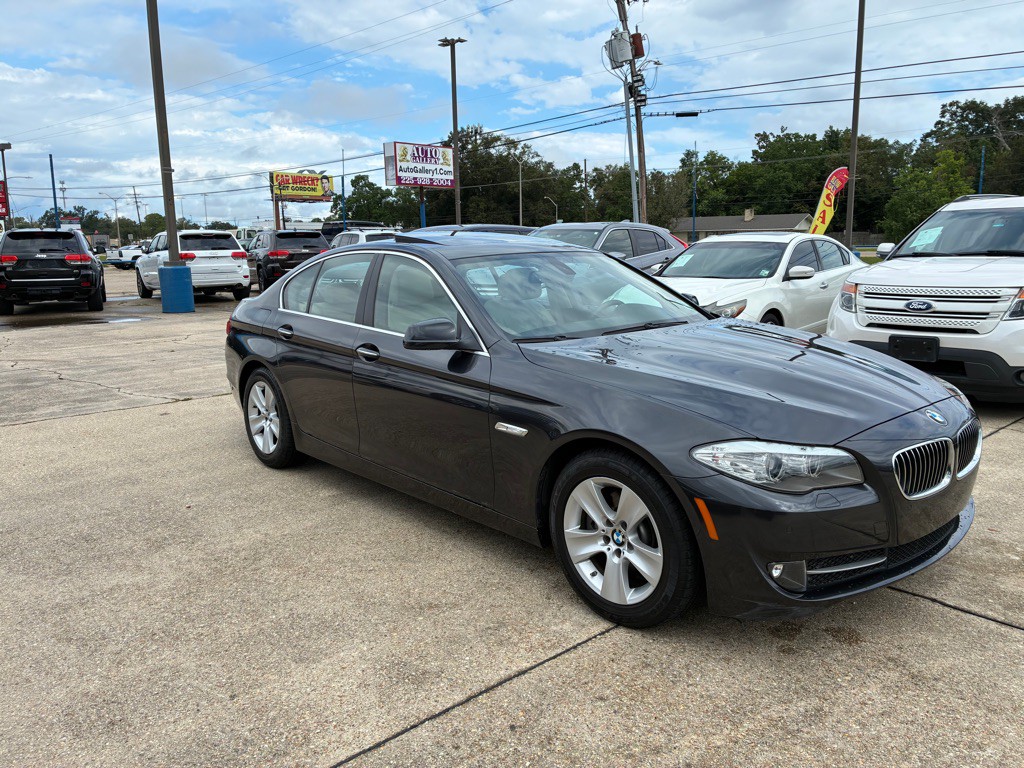 2011 BMW 5 Series Image 3