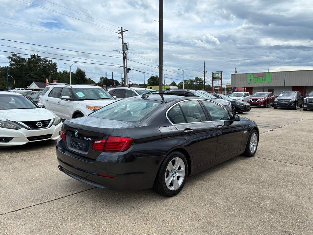 2011 BMW 5 Series Image 5
